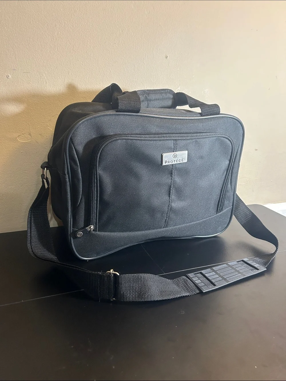Protege Collection protege black